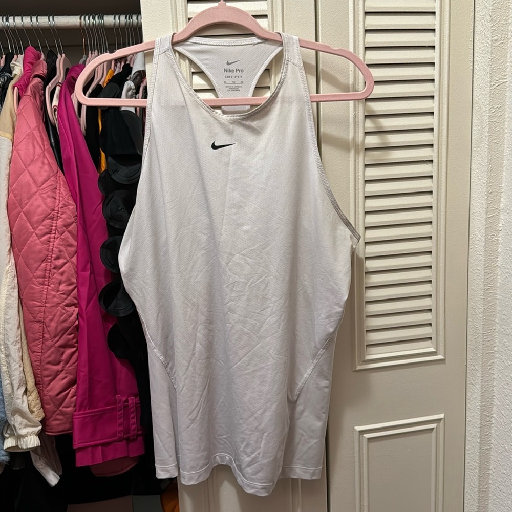 NIKE PRO DRI-FIT IN GOOD CONDITION WHITE WORKOUT TANK TOP SIZE XL